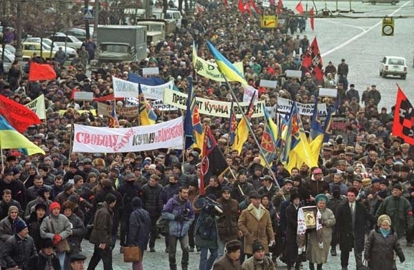 Demonstrators protest against Ukraine's incumbent president Leonid Kuchma in capital Kiev Tuesday, Dec. 19, 2000. Poster on the left reads: "Freedom of speech! Kuchma resign!" Some 5,000 protesters are taking part in the action "Ukraine without Kuchma". (AP Photo/Viktor Pobedinsky)