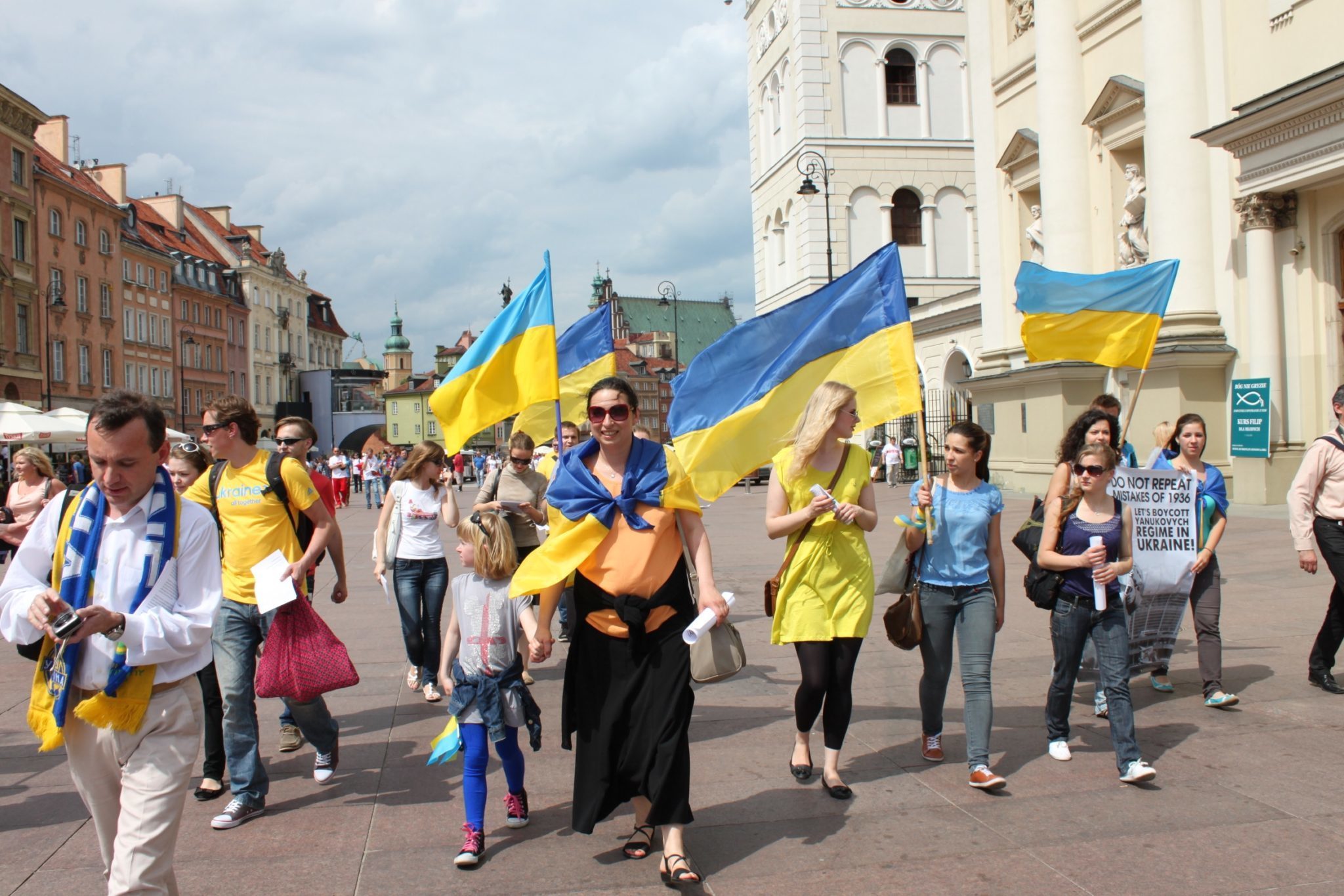 Бойкотуймо Януковича, а не Україну!