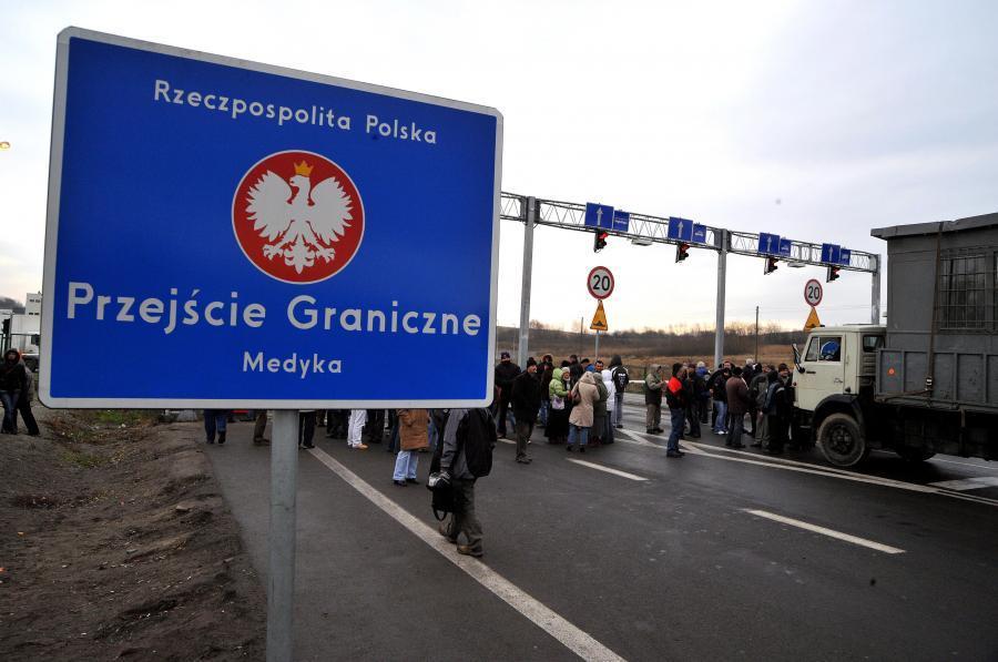 Пішки в Україну, велосипедом – у Польщу!