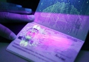 Біометричні паспорти видавадимуть з 1 липня