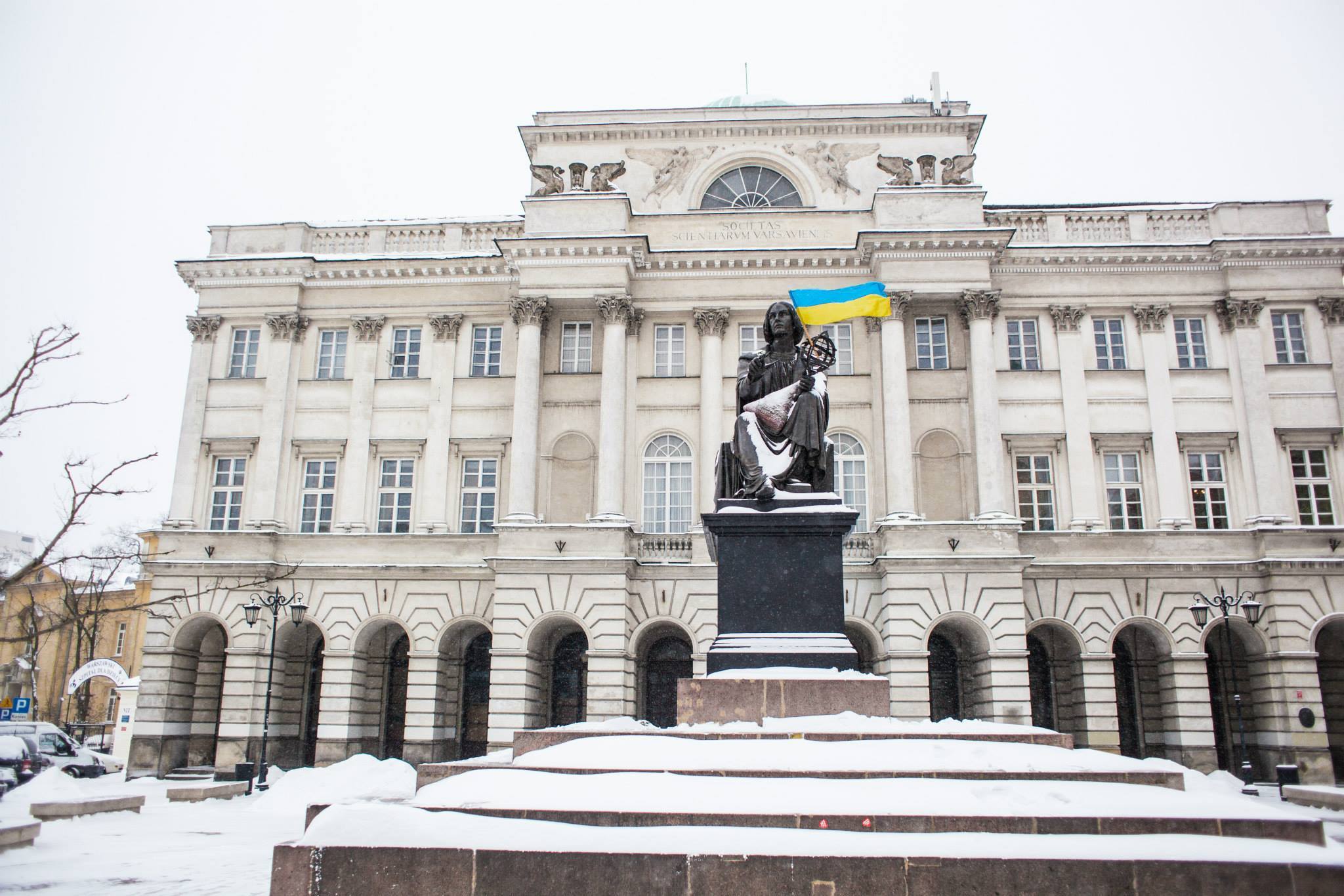 Фотофакт: “…і Коперник підтримує Україну”