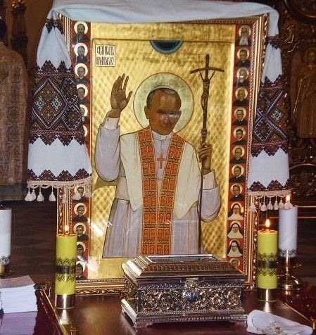 4 травня: виставлення мощів Святого Івана Павла ІІ і молитва за мир