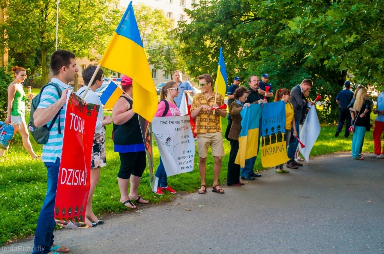 Фотофакт: Українці пікетують посольство Австрії
