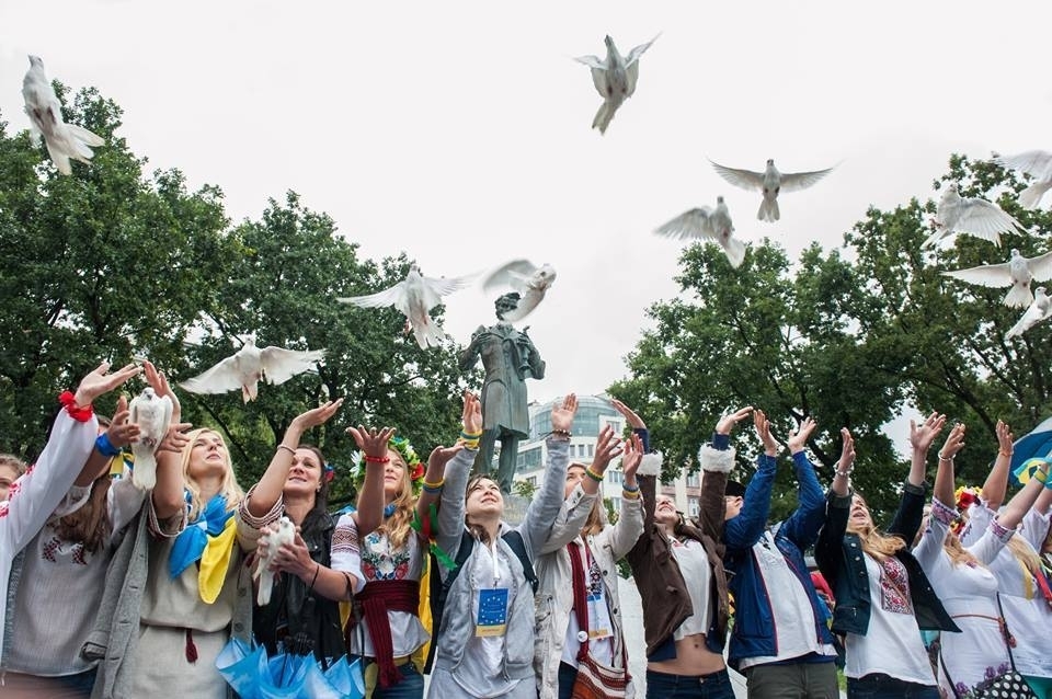 Фотофакт: 23 голуби миру у 23 річницю незалежності України