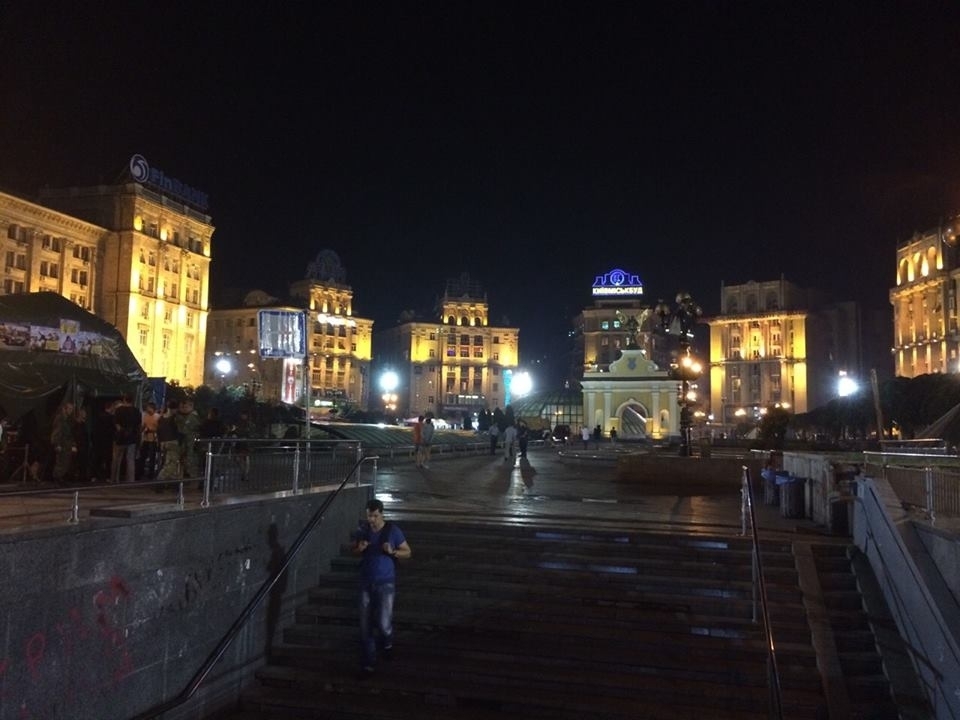 Фотофакт: На Майдані розібрали барикади