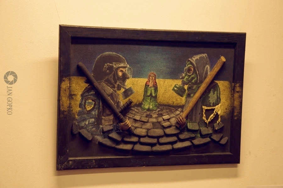 Виставка українських митців “Боже, Україну Збережи” експонується у Варшаві