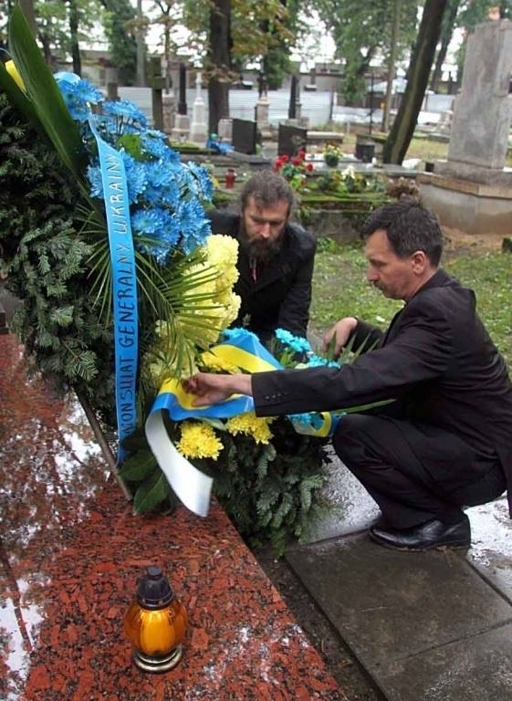 Фотофакт: Покладання вінків до могил воїнів УНР у Любліні