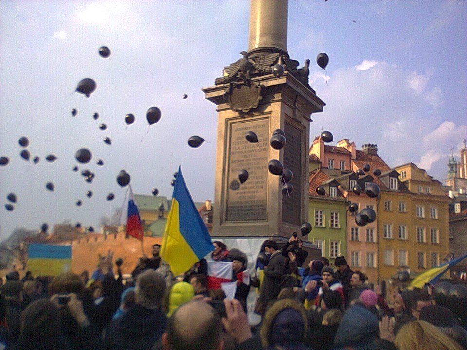 “Ні – війні!”: У Варшаві протестують проти злочинів російської влади