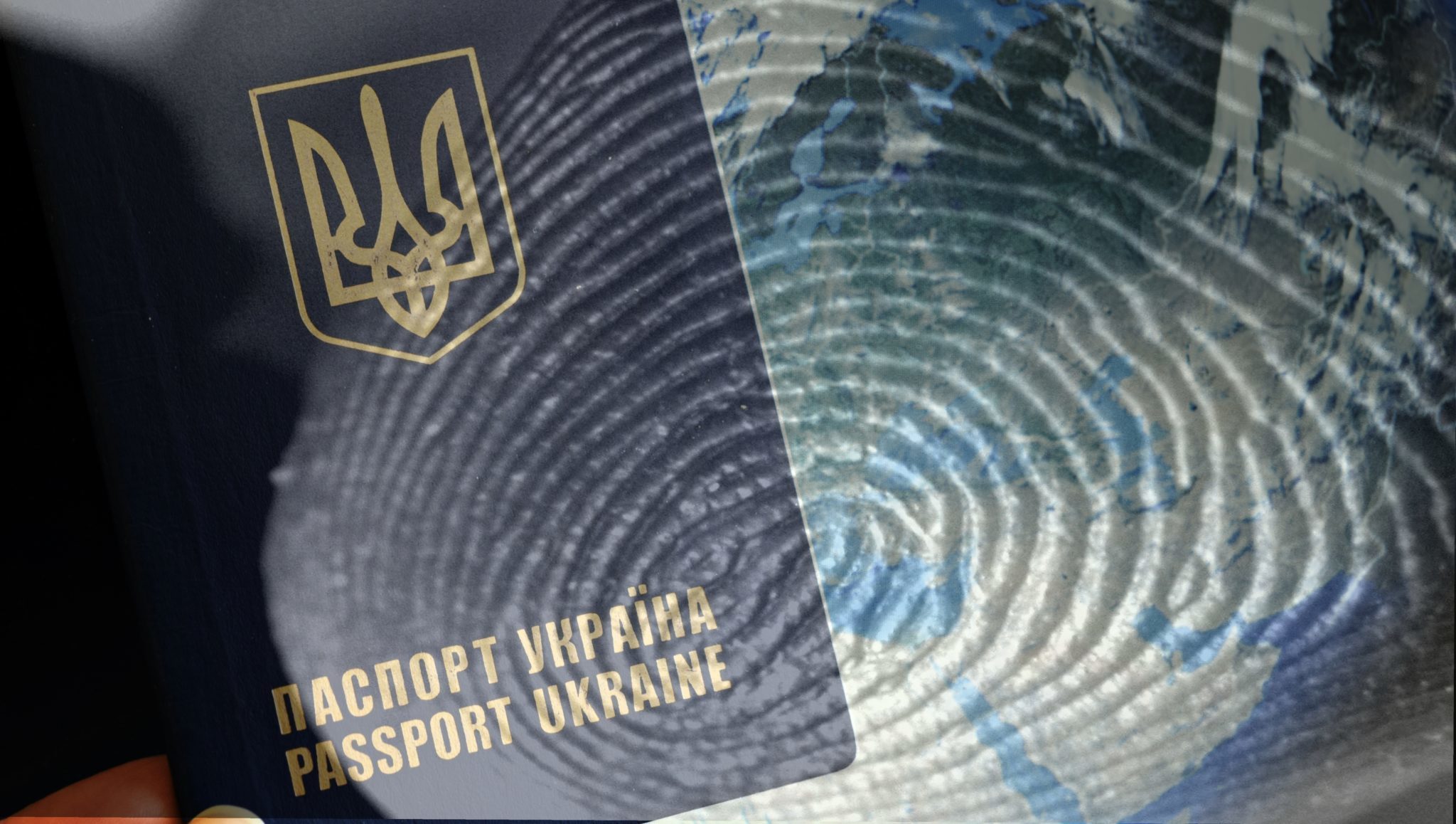 Це не боляче і навіть приємно: українців зобов’язали здавати відбитки пальців на «шенген»