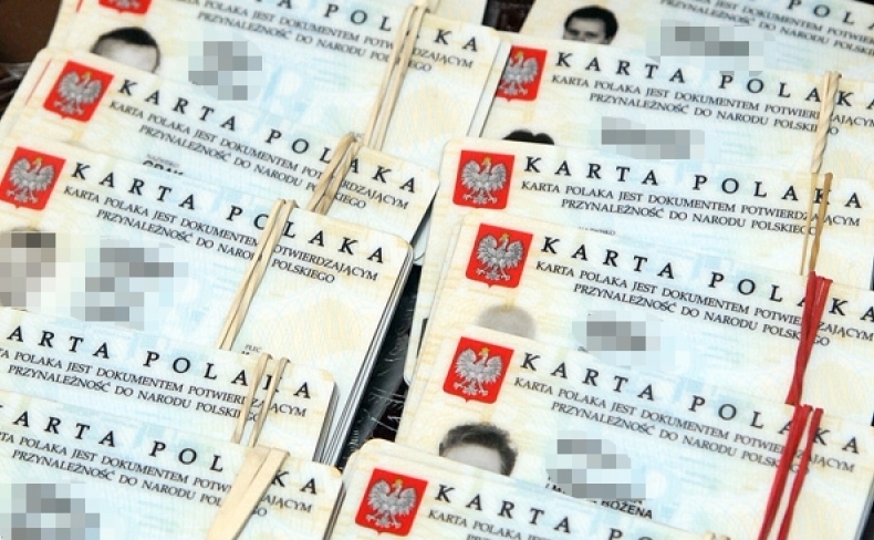В Україні викрили організаторів злочинної схеми з виготовлення карти поляка