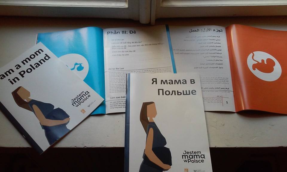 Брошура “Я — мама у Польщі” присвячена темам вагітності, пологів та догляду за дитиною