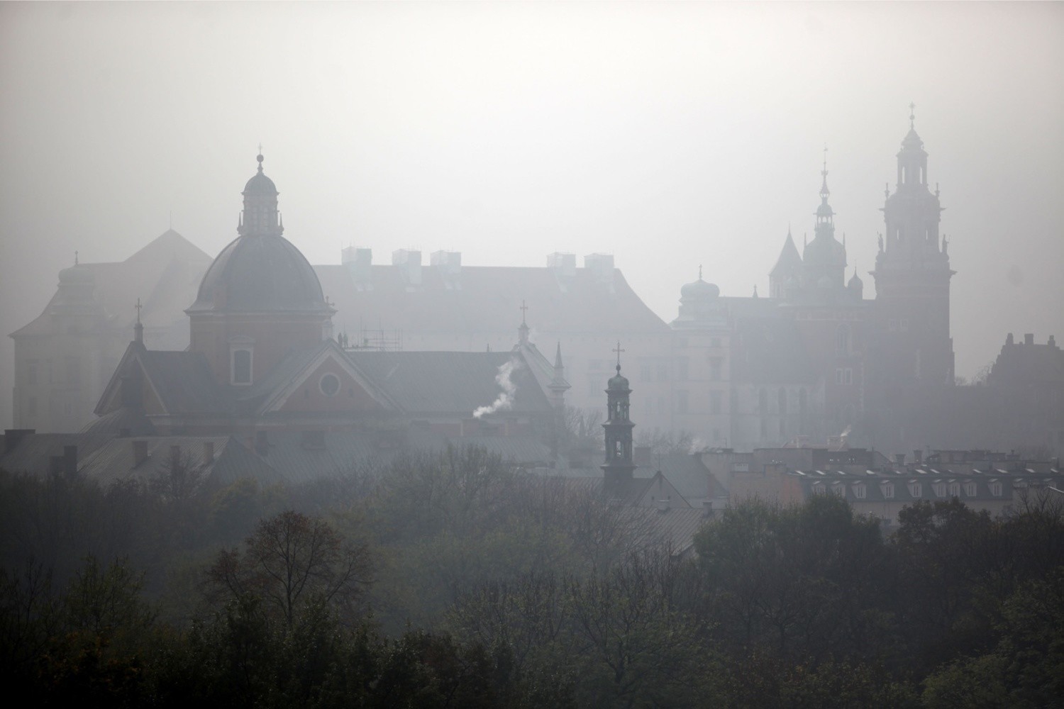 У деяких містах Польщі знову смог. Екологи радять утриматись від прогулянок