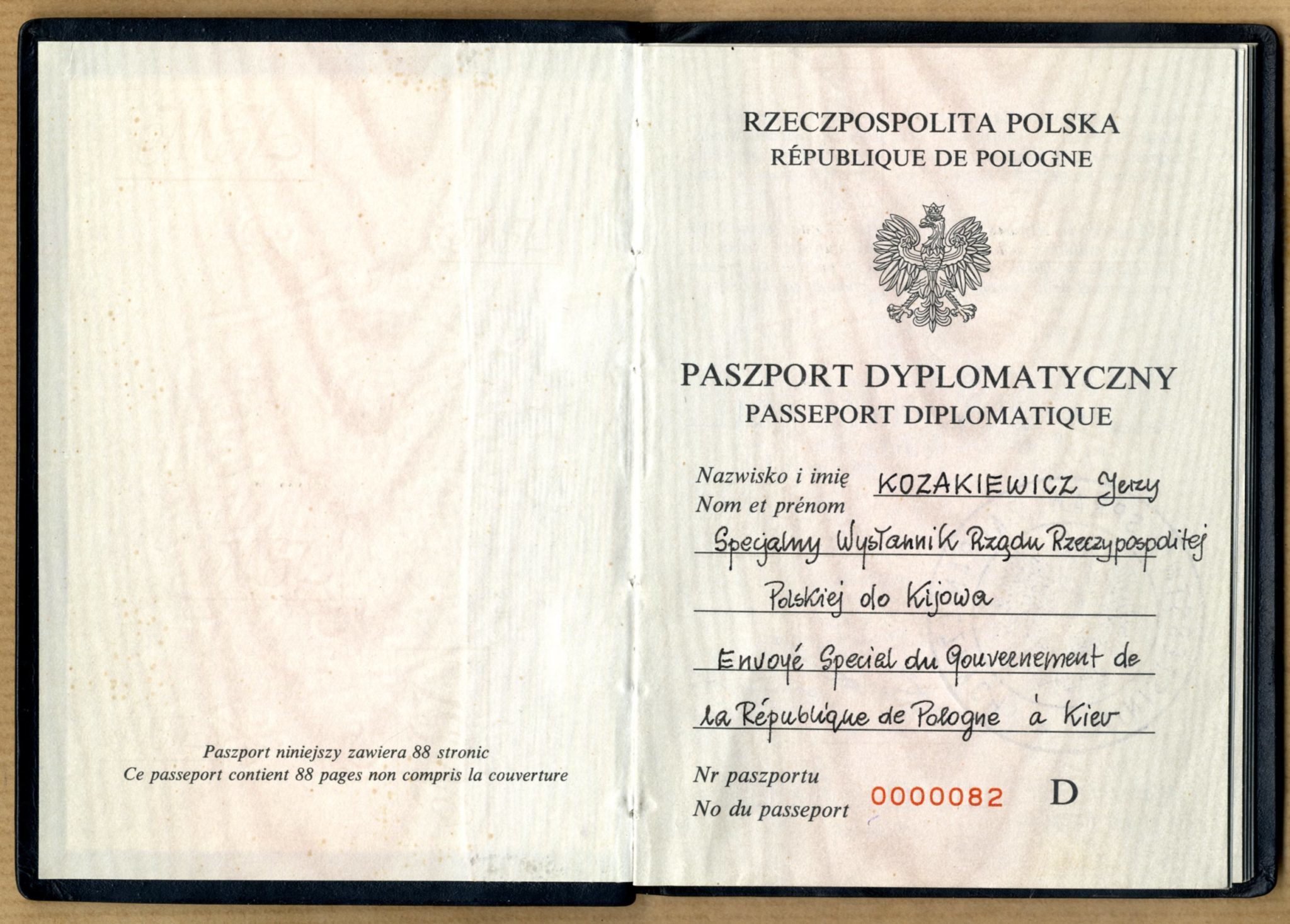 Дипломатичний паспорт Спеціального Посланника Уряду Республіки Польща у Києві Єжи Козакевича, 11 жовтня 1991 