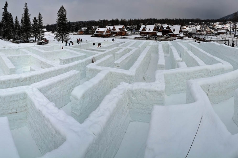 Найбільший сніжний лабіринт у світі – в Польщі