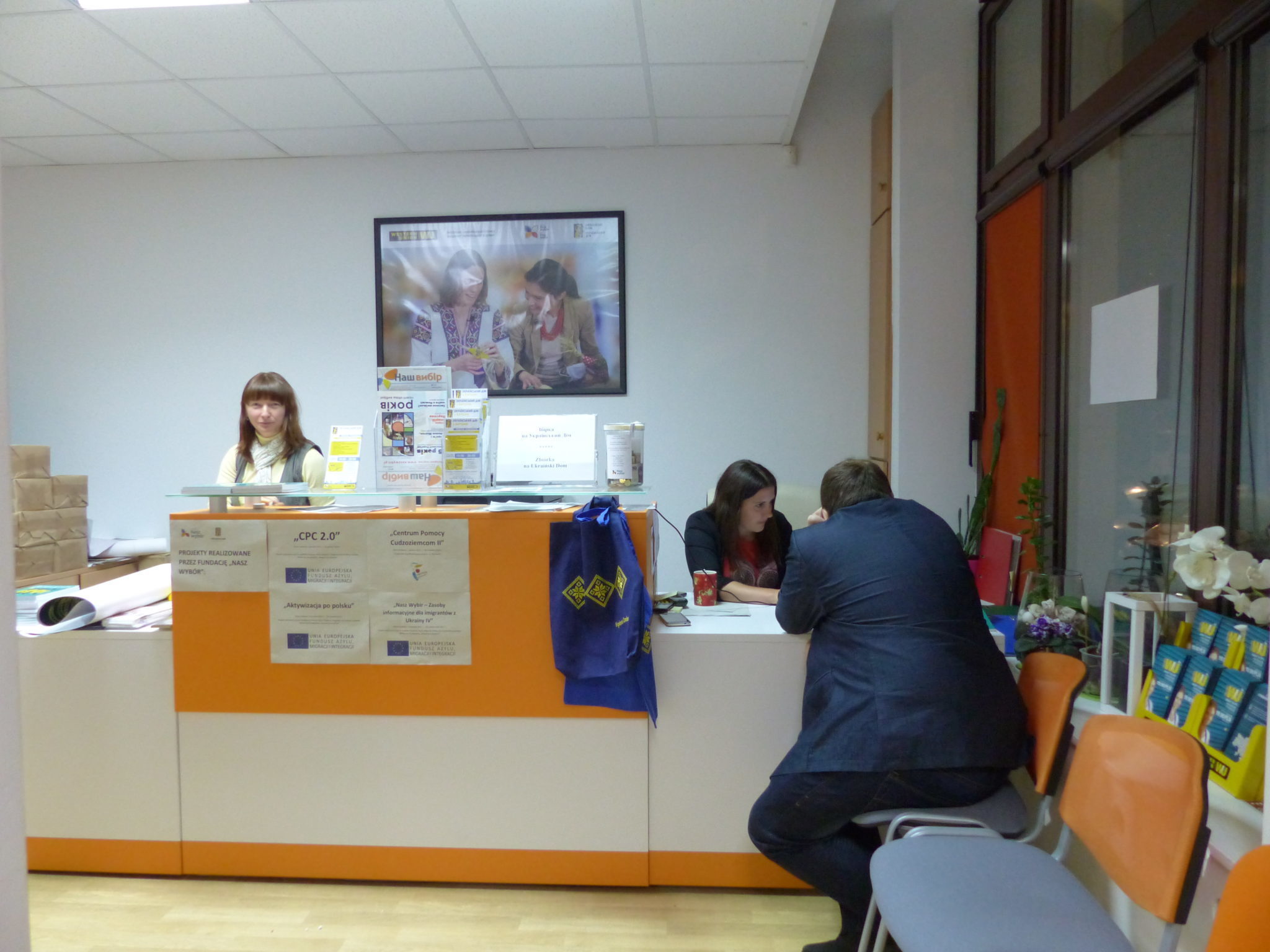 Український дім у Варшаві збирає пожертви на продовження роботи консультаційного пункту