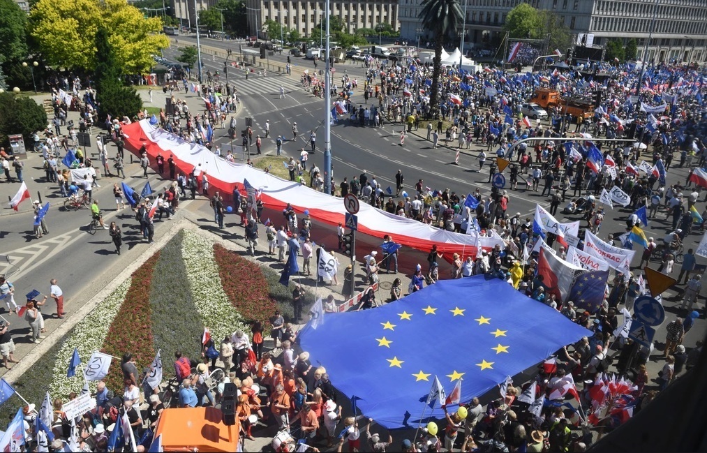 “Чим далі від Брюсселя, тим ближче до Москви”: У Варшаві пройшов Марш Свободи