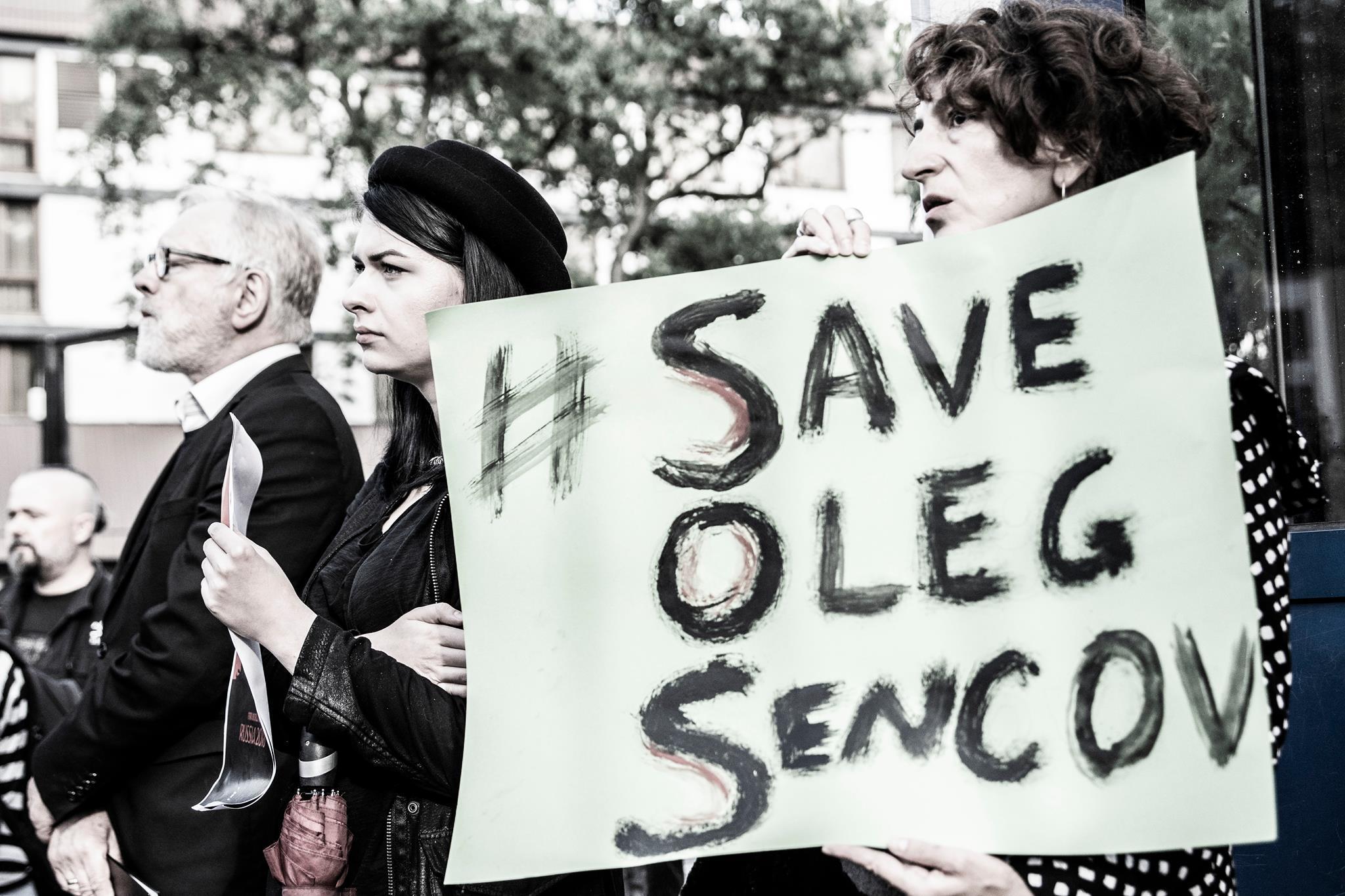 У Варшаві відбувся черговий мітинг на захист Олега Сенцова [ФОТО]