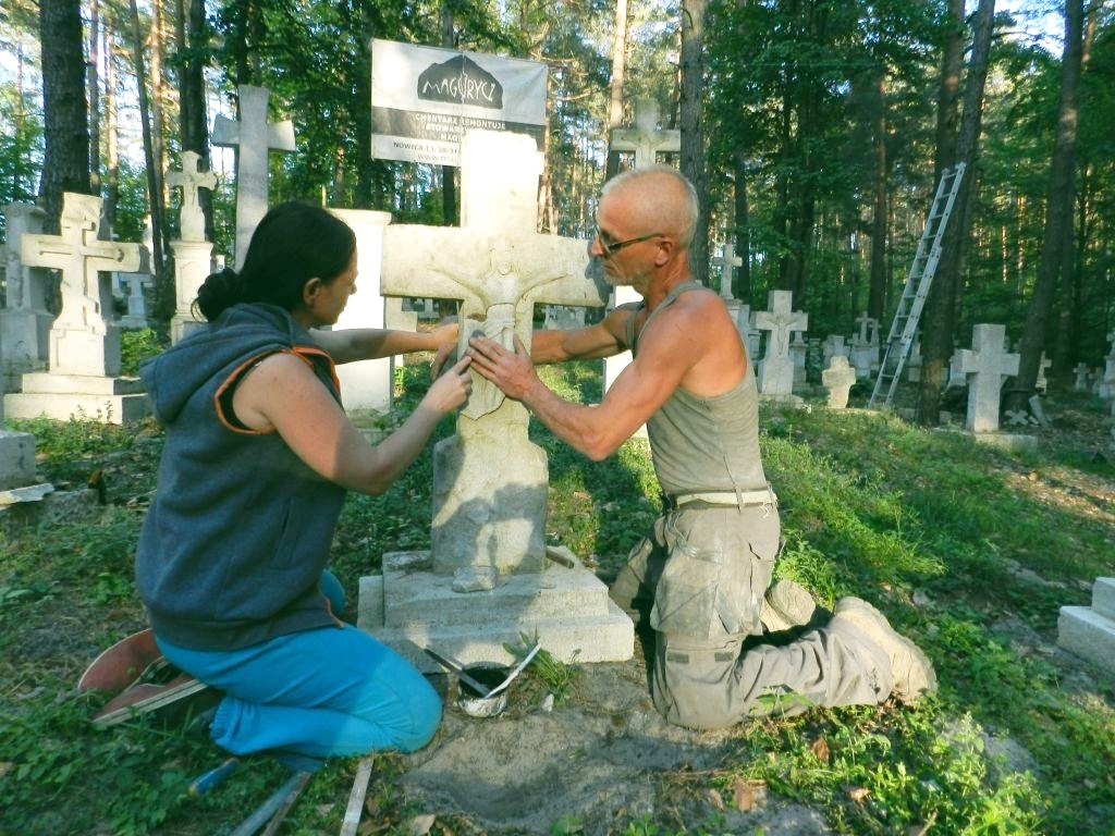 Охочих закликають долучитись до реставраційних робіт на лемківських цвинтарях у Польщі