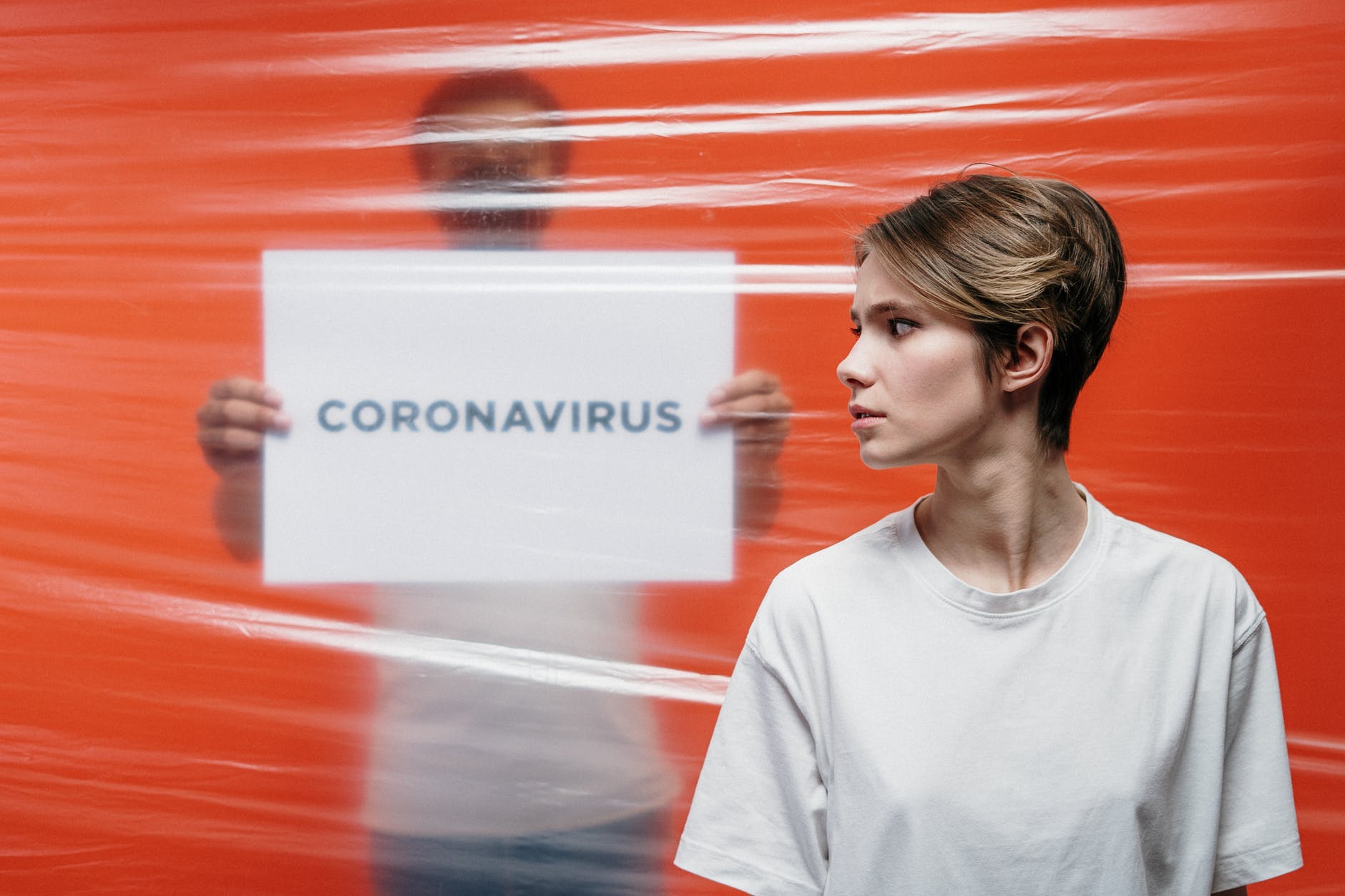Добовий рекорд. У Польщі підтверджено 8099 нових випадків коронавірусної інфекції