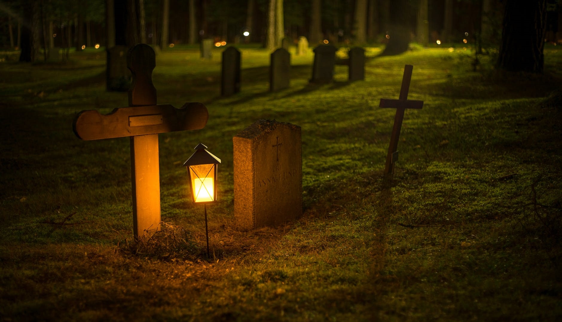З 31 жовтня по 2 листопада цвинтарі у Польщі будуть зачинені