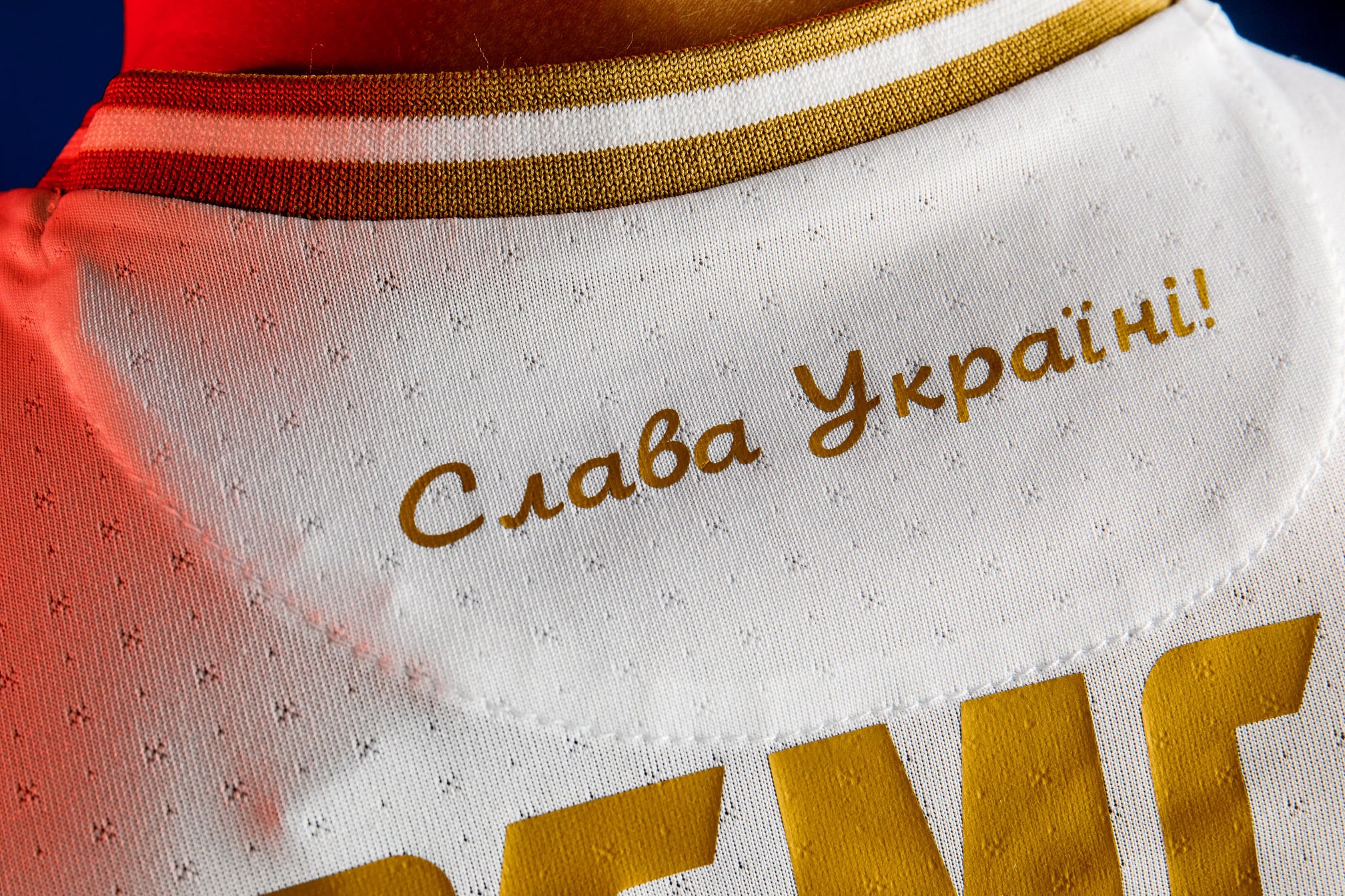 Україна представила спортивну форму збірної з футболу. У Росії обурились
