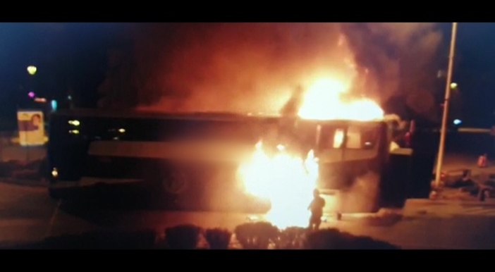 У центрі польського міста загорівся автобус, яким подорожували українці. ВІДЕО