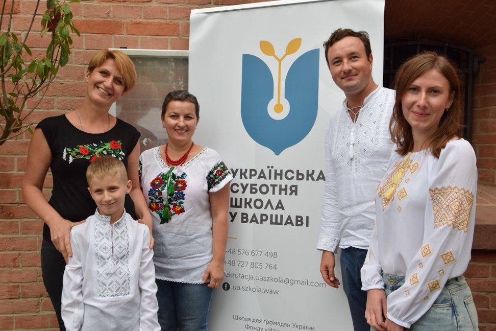 Рідна мова не для всіх. Як у Польщі вивчають українську діти з меншинного та мігрантського середовищ? oleksandr pustovyj razom vykladachamy ta uchnjamy ukrayinskoyi shkoly u varshavi