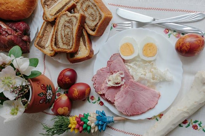 Українців у Варшаві запрошують на великодній сніданок