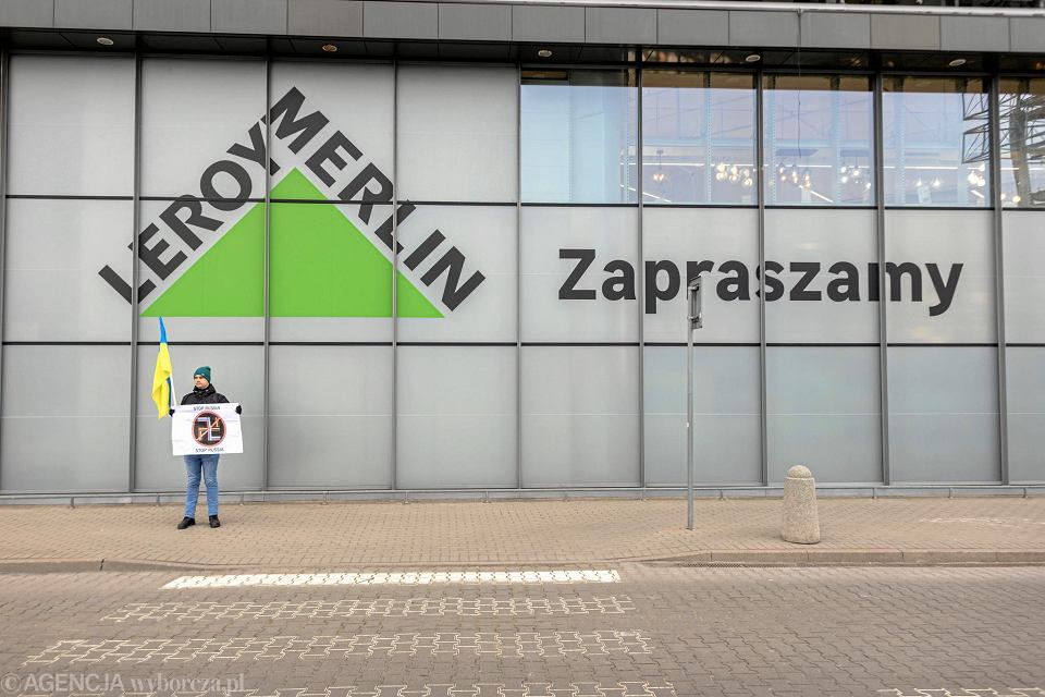 У Польщі бойкотують магазини компанії, яка відмовилась вийти з російського ринку