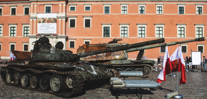 Російські танки на Замковій площі у Варшаві. ФОТО