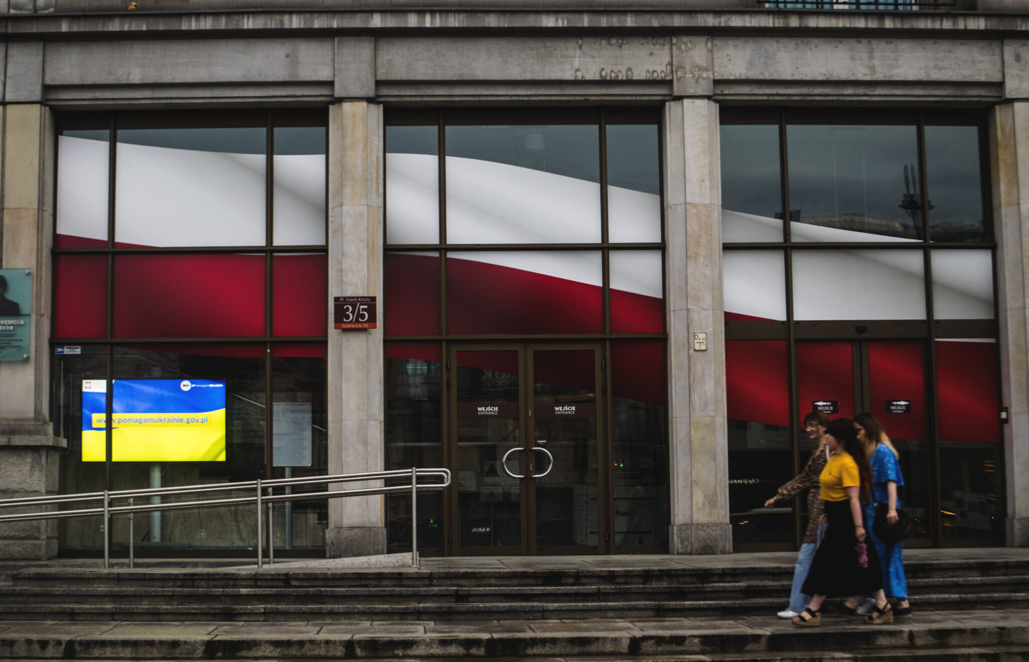 Польський уряд ухвалив зміни до спецзакону про допомогу українцям. Про що в них йдеться?