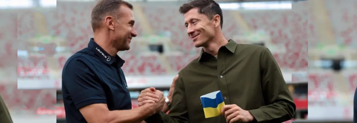 «Це вираз величезної вдячності Польщі»: Шевченко подарував Левандовському капітанську пов’язку у барвах українського прапора