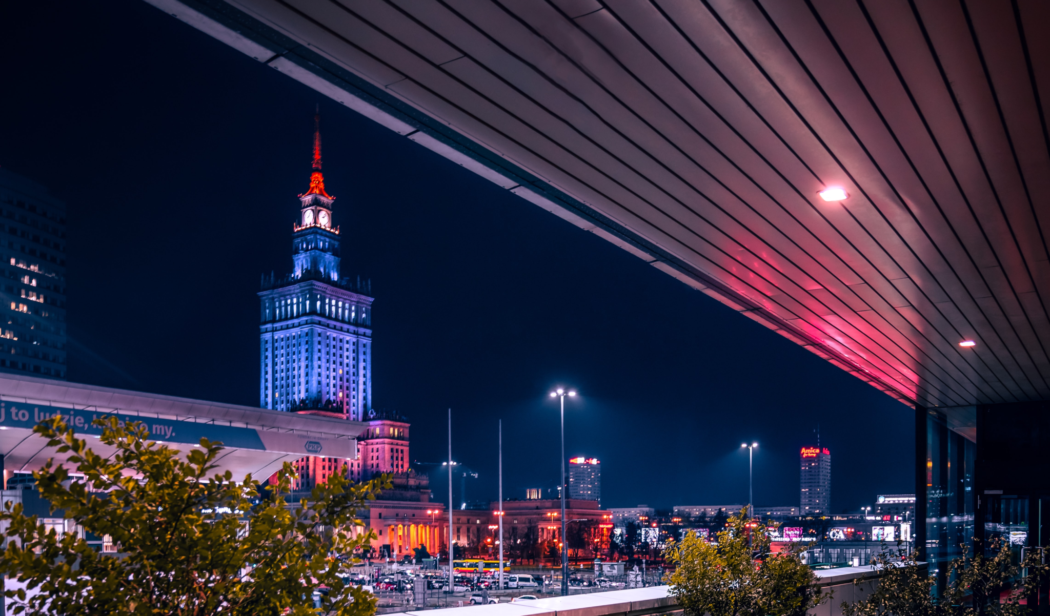В польських містах на знак солідарності з Україною вимикатимуть освітлення головних будівель міста