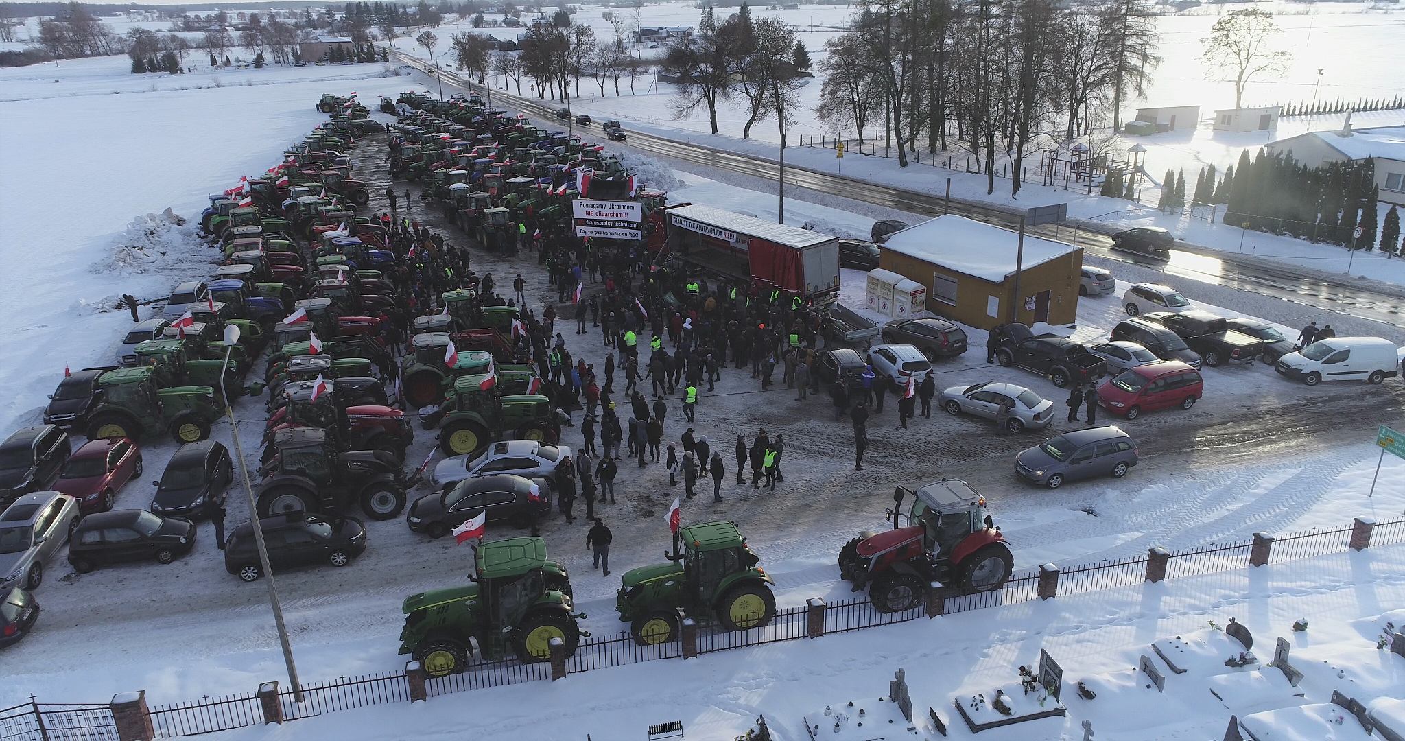 Польські фермери протестують на українсько-польському кордоні. Поліція попереджає про можливі ускладнення в русі