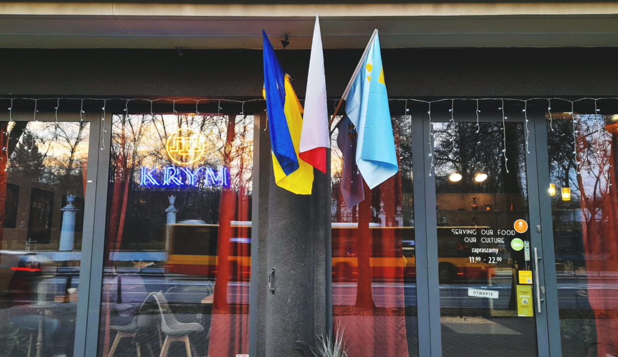 Українське подружжя відкрило ресторан «Крим» навпроти посольства Росії у Варшаві   
