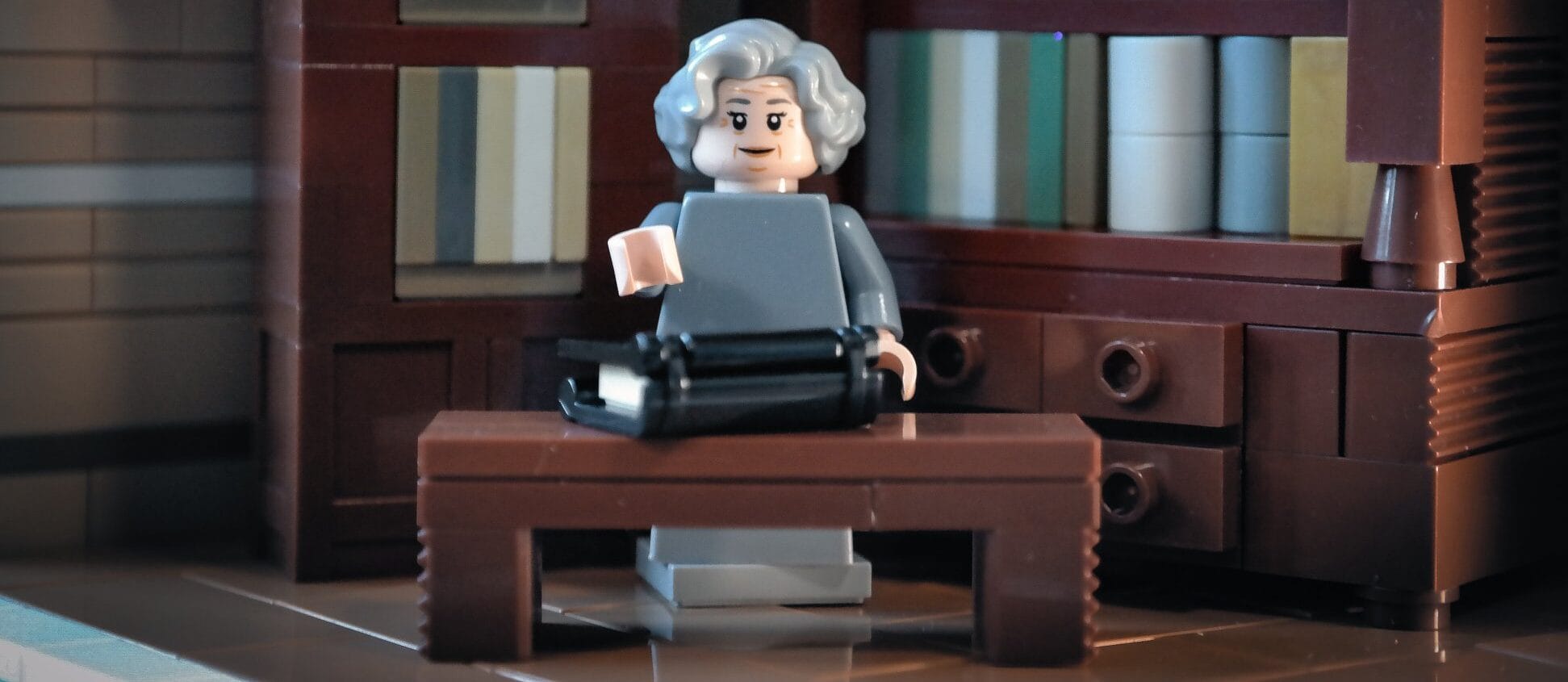 До Дня поезії Lego випустив фігурку польської поетеси Віслави Шимборської