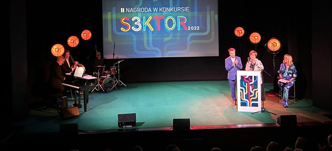 У Варшаві оголосили переможців конкурсу громадських ініціатив. Серед лауреатів – українська школа та проєкт з допомоги біженцям з України