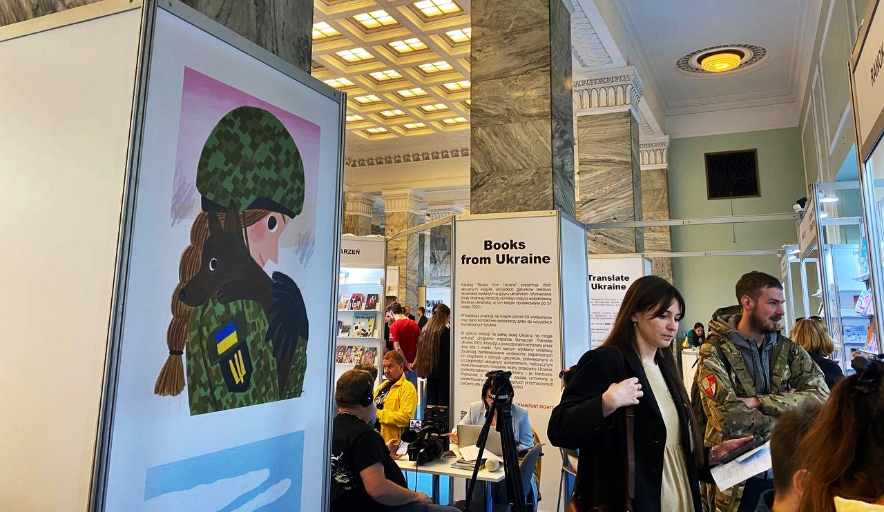 50-кілограмова книжка, виступи перших леді і української військової: як відкривали Міжнародний книжковий ярмарок 2023 у Варшаві 
