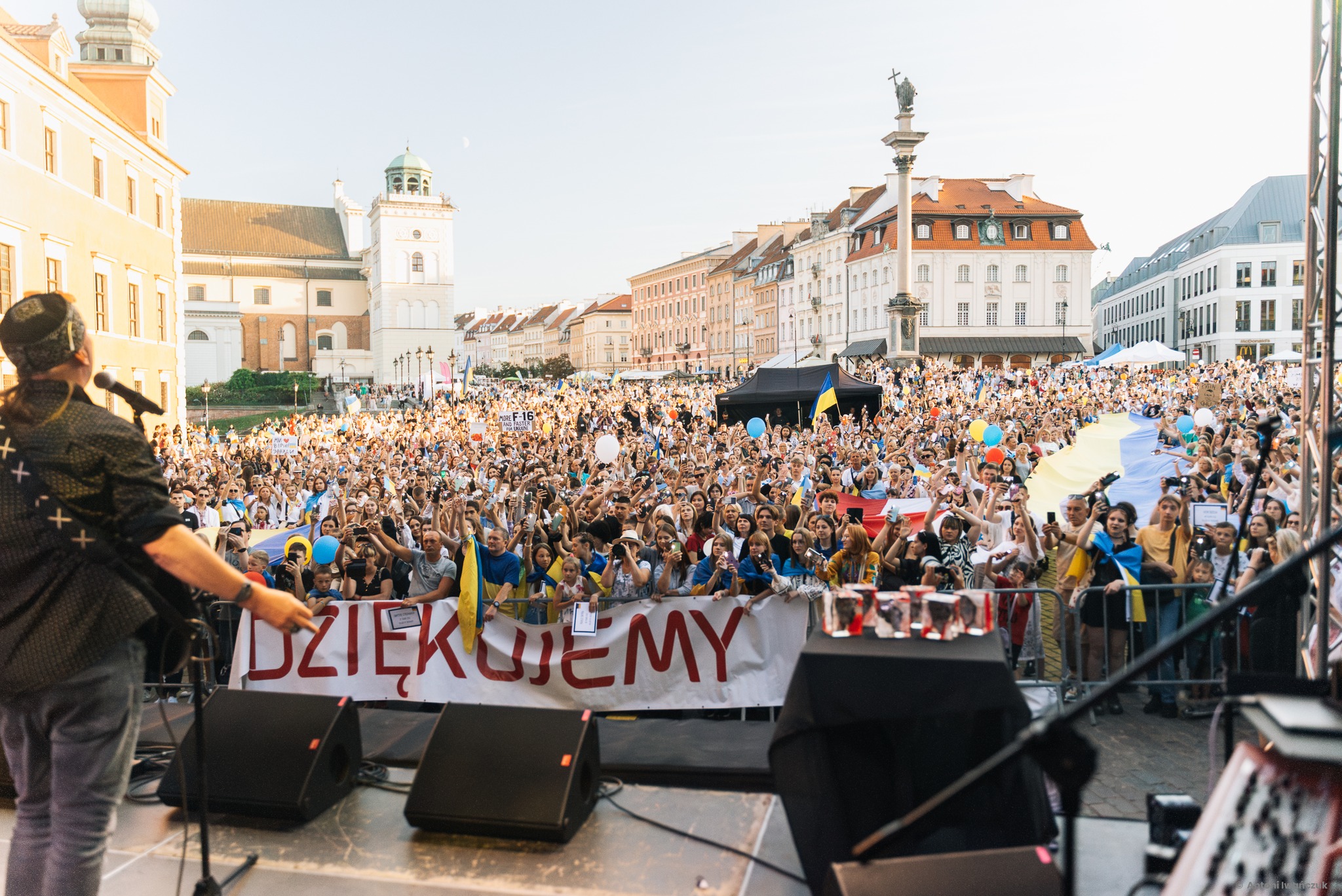 Марші вдячності, концерти, театральні вистави та відкриття виставок: як українці в Польщі відзначали День Незалежності? Фото