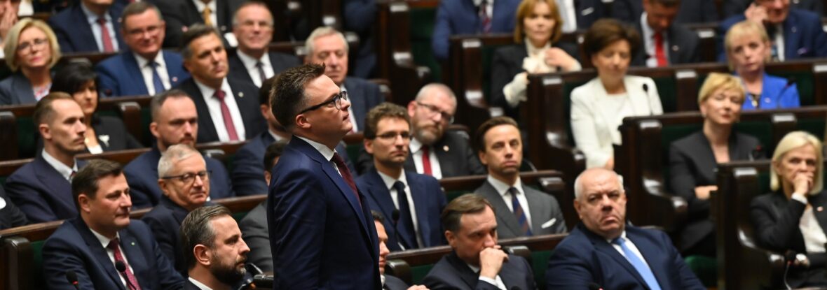 Сейм і Сенат Польщі мають нових спікерів. Напередодні Громадянська коаліція, Ліві та Третій шлях підписали коаліційну умову і відтепер гарантовано мають парламентську більшість