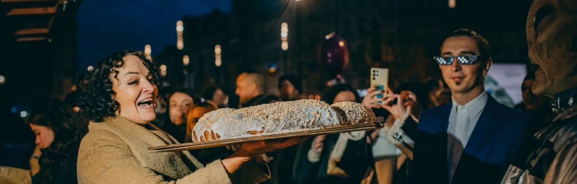 У Познані на аукціоні продали гігантський рогалик. Кошти підуть на благодійність