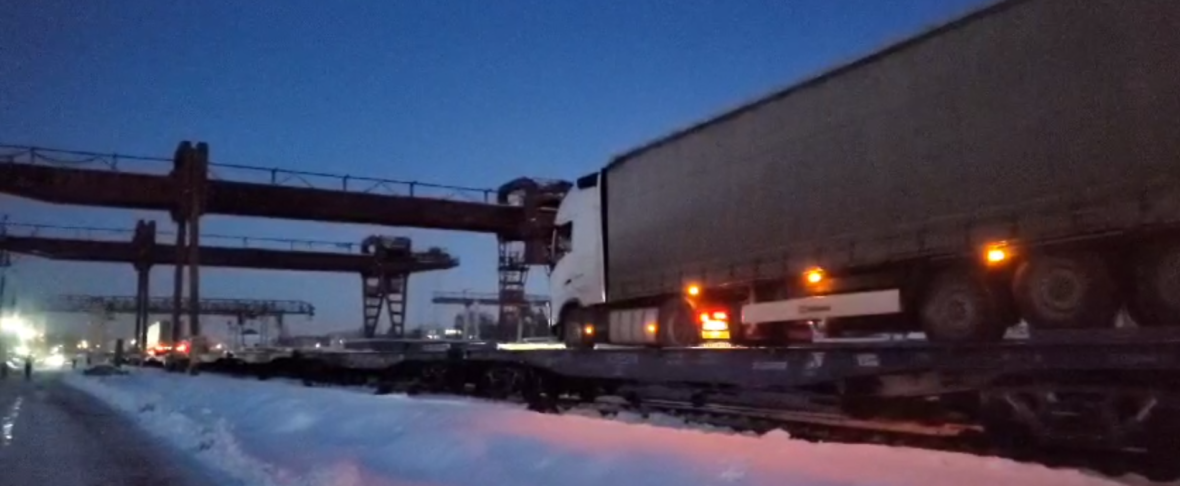 Укрзалізниця переправлятиме вантажівки, заблоковані на польсько-українському кордоні