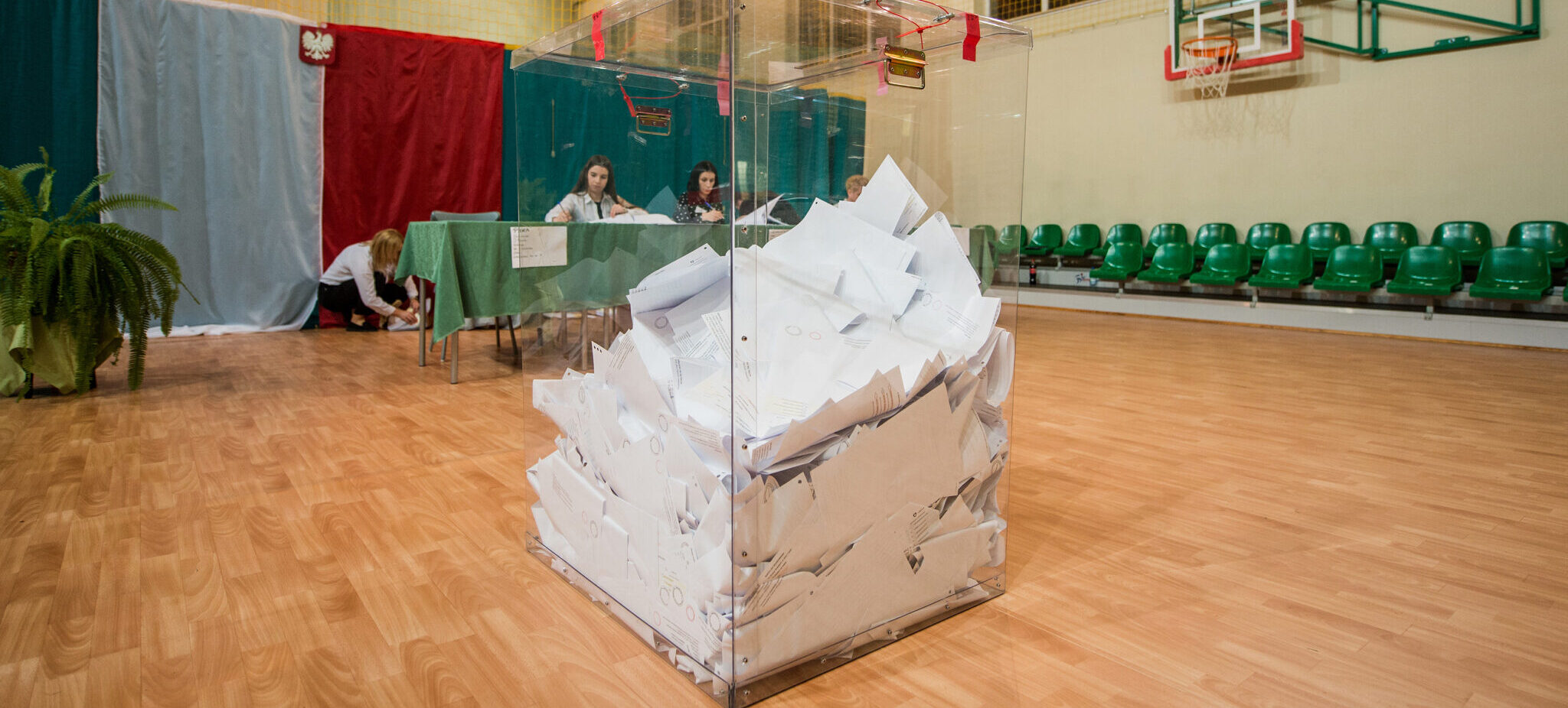 У Польщі відбувся другий тур місцевих виборів. Голосування проходило у 748 містах та гмінах
