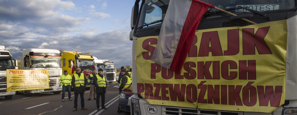 У вихідні польські мітингувальники перекрили рух вантажівок на пункті пропуску «Медика-Шегині»