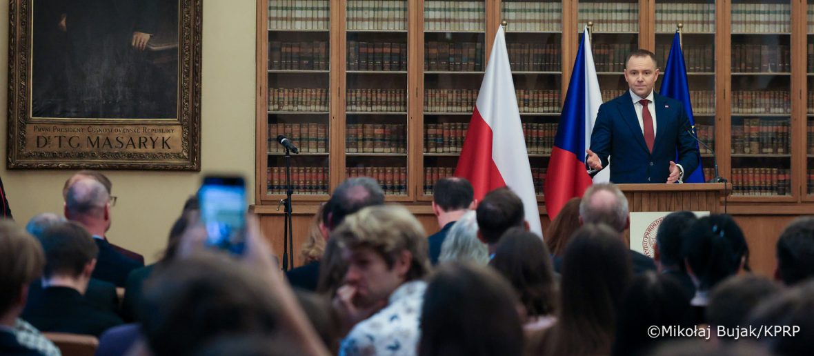 Кароль Навроцький: «Україна повинна мати вирішальний голос у мирних переговорах»