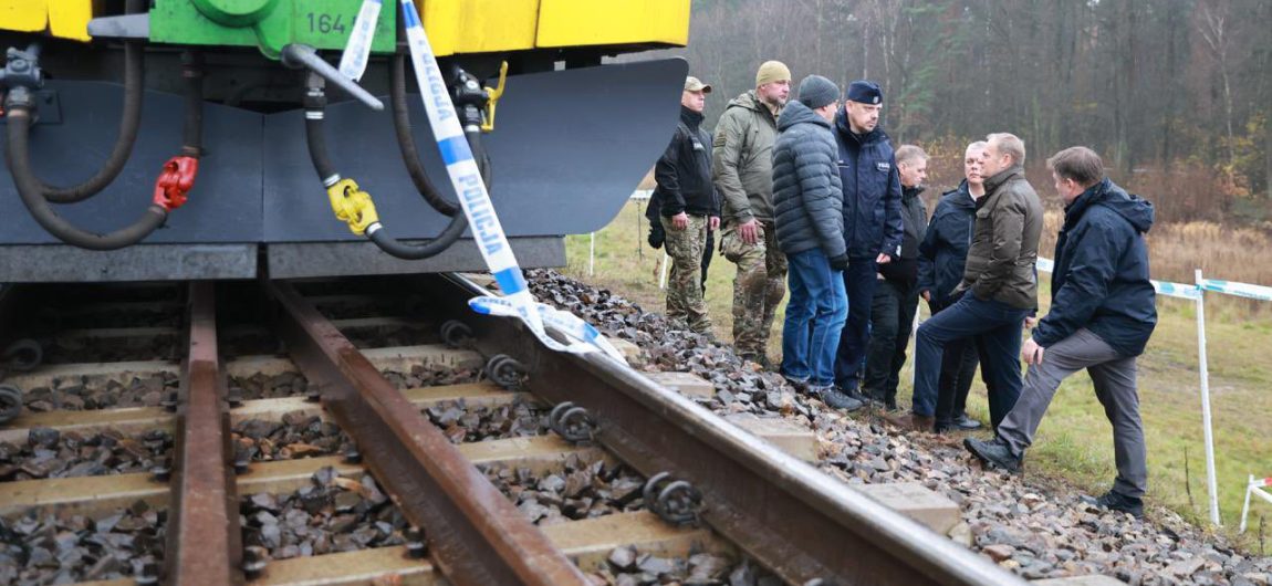 Дональд Туск: «Диверсію на польській залізничній колії здійснили двоє громадян України, що співпрацюють з російськими спецслужбами»