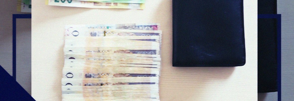 У Польщі українець знайшов гаманець із великою сумою і відніс до поліції – правоохоронці відзначили його вчинок