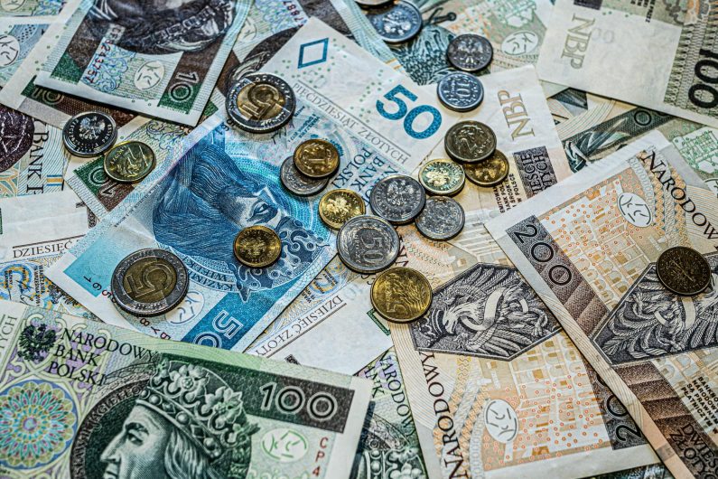 Знайшли гроші або речі у Польщі: що робити