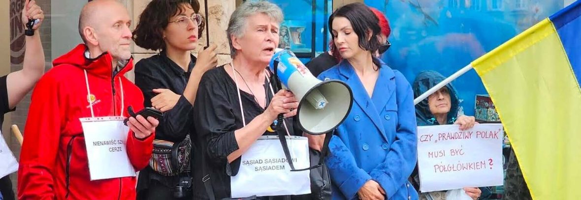 У Варшаві, Вроцлаві та Кракові пройшли акції солідарності з українцями