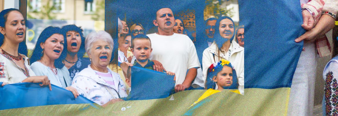 «Ми маємо завжди залишатися людьми»: українці у Варшаві заспівали Державний Гімн України